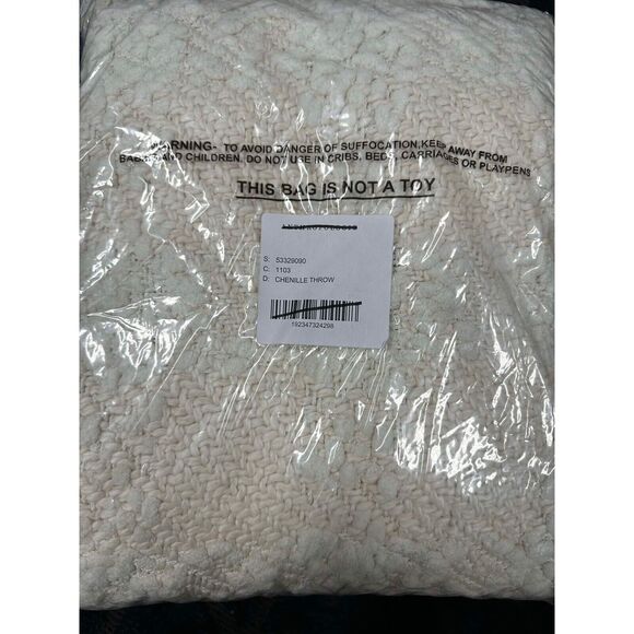 New Anthropologie Textured Chenille Throw Blanket . - Picture 4 of 6